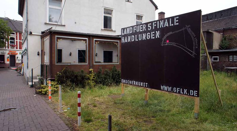 File:Emscherkunst Land fuer 5 finale Handlungen land for 5 final Acts Galerie fuer Landschaftskunst Till Krause DSC09007 72 1011.jpg